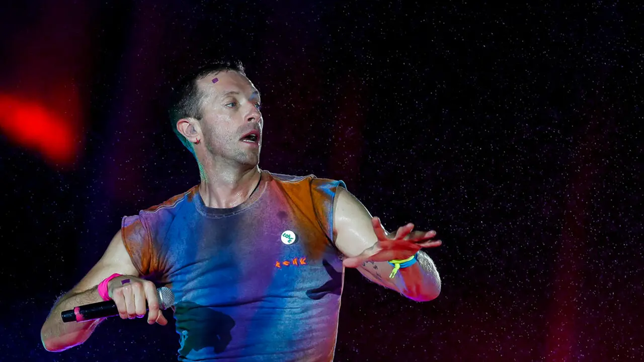 Aksi Chris Martin Saat Coldplay Meriahkan Panggung Rock in Rio 2022