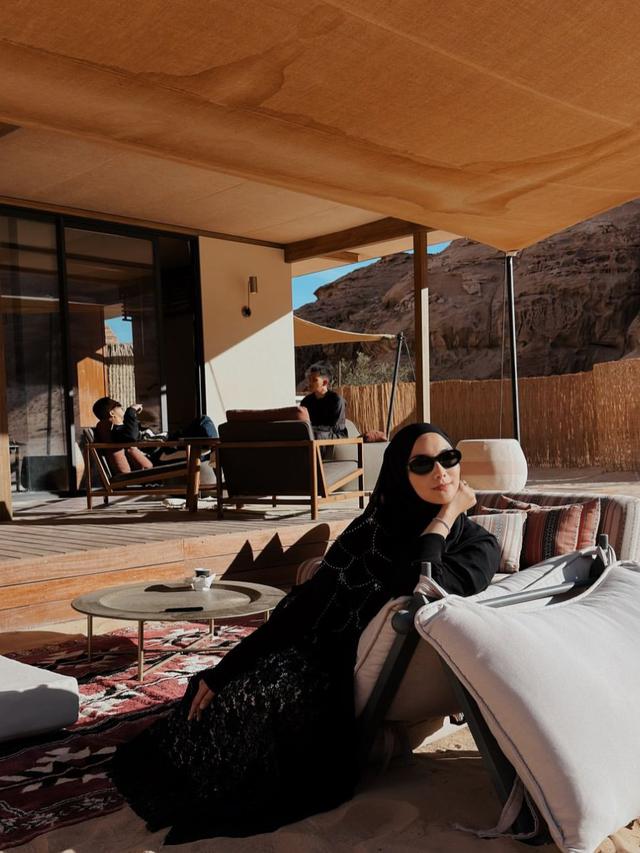 Potret Citra Kirana Sambangi Kota AI Ula di Arab Saudi  (credit: instagram.com/citraciki).