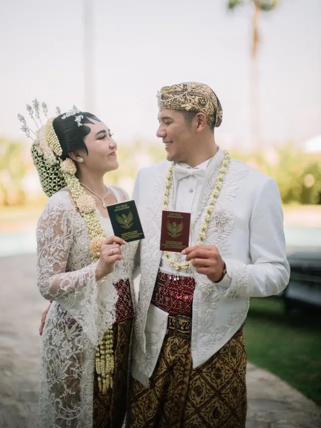 Via Vallen dan Chevra menikah (Instagram/viavallen)