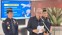 Wakil Menteri Keuangan Anggito Abimanyu&nbsp;didampingi oleh Dirjen Bea dan Cukai, Djaka Budhi Utama, dan sejumlah jajaran terkait di bandara&nbsp;Soekarno Hatta.&nbsp;