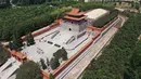 Foto dari udara pada 18 Juni 2020 menunjukkan pemandangan makam kerajaan barat dari era Dinasti Qing (1644-1911) di Wilayah Yixian, Provinsi Hebei, China utara. Di situs makam ini, empat kaisar Dinasti Qing dimakamkan, yakni Yong Zheng, Jia Qing, Dao Guang, dan Guang Xu. (Xinhua/Zhu Xudong)