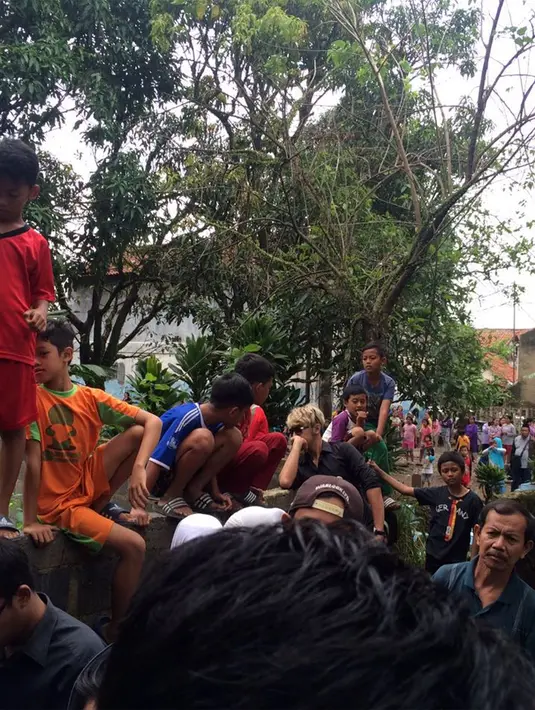 Seperti diketahui, Irena meninggal dunia saat menjalani syuting disebuah acara Baper yang ditayangkan salah satu televisi swasta. (dok. Pribadi HildaVitria Khan/Bintang.com)