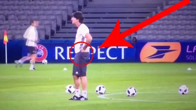 Video kelakuan menjijikan Joachim Low, pelatih Jerman tertangkap kamera pada saat sesi latihan jerman di Prancis.