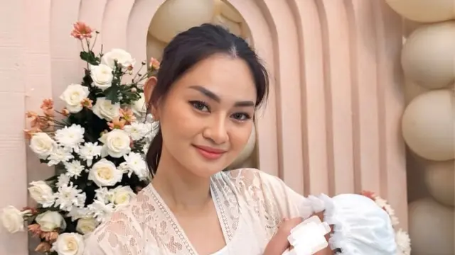 Dress Selina Putri Mahalini dan Rizky Febian saat Aqiqah
