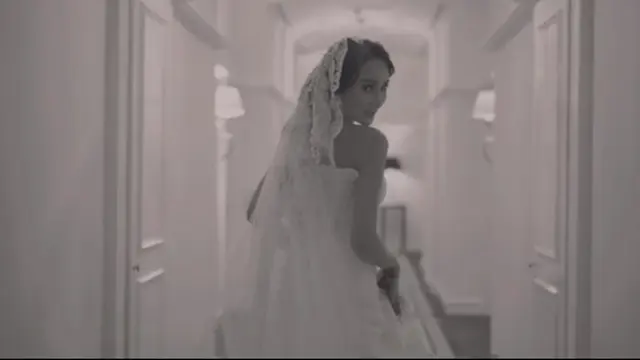 Bagikan Tanggal Pernikahan, ini 6 Potret Ivan Gunawan dan Bella Aprilia Pakai Baju Pengantin
