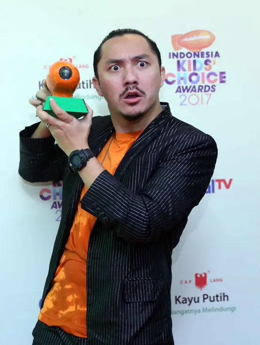 Kebahagiaan tengah dirasakan oleh pasangan Amanda Omesh dan Dian Ayu Lestari. Keduanya telah dikaruniai dua orang momongan. Dengan kehadiran anak keduanya, pasangan ini tidak mau mengandalkan jasa baby sitter. (Nurwahyunan/Bintang.com)