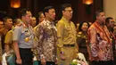 (ki-ka) Kapolri Tito Karnavian, Menko Polhukam Wiranto, Mendagri Tjahjo Kumolo dan ketua Bawaslu Muhammad saat menghadiri Rapat Koordinasi Pilkada Serentak 2017, Jakarta, Selasa (31/1). (Liputan6.com/Faizal Fanani)