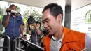  Tubagus Chaeri Wardana  atau Wawan saat tiba di gedung KPK, Jakarta, Senin (10/11/2014) (Liputan6.com/Miftahul Hayat) 