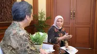 Menteri Ketenagakerjaan, Ida Fauziyah berdiskusi dengan Duta Besar Republik Korea untuk Indonesia, Kim Chang-beom, di Kantor Kemnaker, Jakarta, Kamis (14/11).