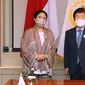 Ketua Majelis Nasional Korea Selatan Park Byeong-seug (kanan) dan Ketua DPR RI, Puan Maharani, berpose untuk foto saat mereka bertemu di sela-sela Sidang IPU di Bali, Indonesia pada 22 Maret 2022. (Yonhap News Agency)