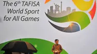 Wakil Presiden Jusuf Kalla menyampaikan sambutan saat membuka The 6th TAFISA World Sport for All Games 2016 di Pantai ABC Ancol, Jakarta, Sabtu (8/10/2016). (Media Center TAFISA/ANTARA FOTO/Wahyu Putro A)