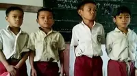 Jokowi kirim alat sekolah untuk siswa di perbatasan Kalbar (Liputan 6 SCTV).