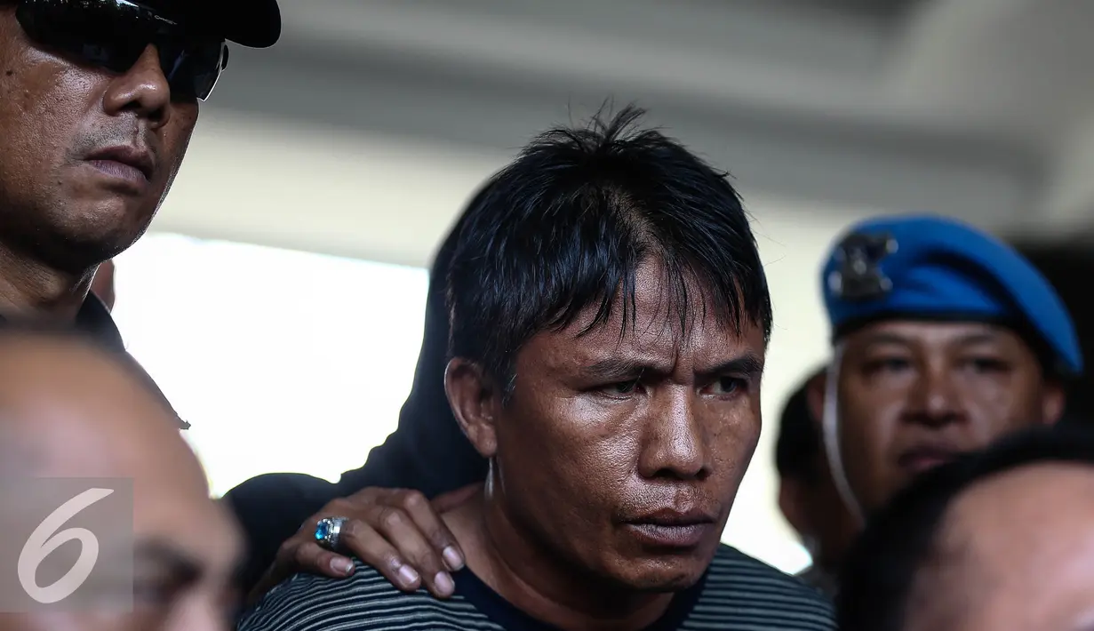 Ridwan Sitorus saat di Bandara Halim Perdana Kusumah, Minggu (1/1). Dalam kasus perampokan tersebut polisi telah menangkap dan menetapkan tiga tersangka yakni Ramlan Butarbutar, Erwin Situmorang, dan Alfins Bernius Sinaga. (Liputan6.com/Faizal Fanani)
