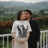 Gaya liburan terbaru Aaliyah Massaid dan Mahalini. [@aaliyah.massaid]