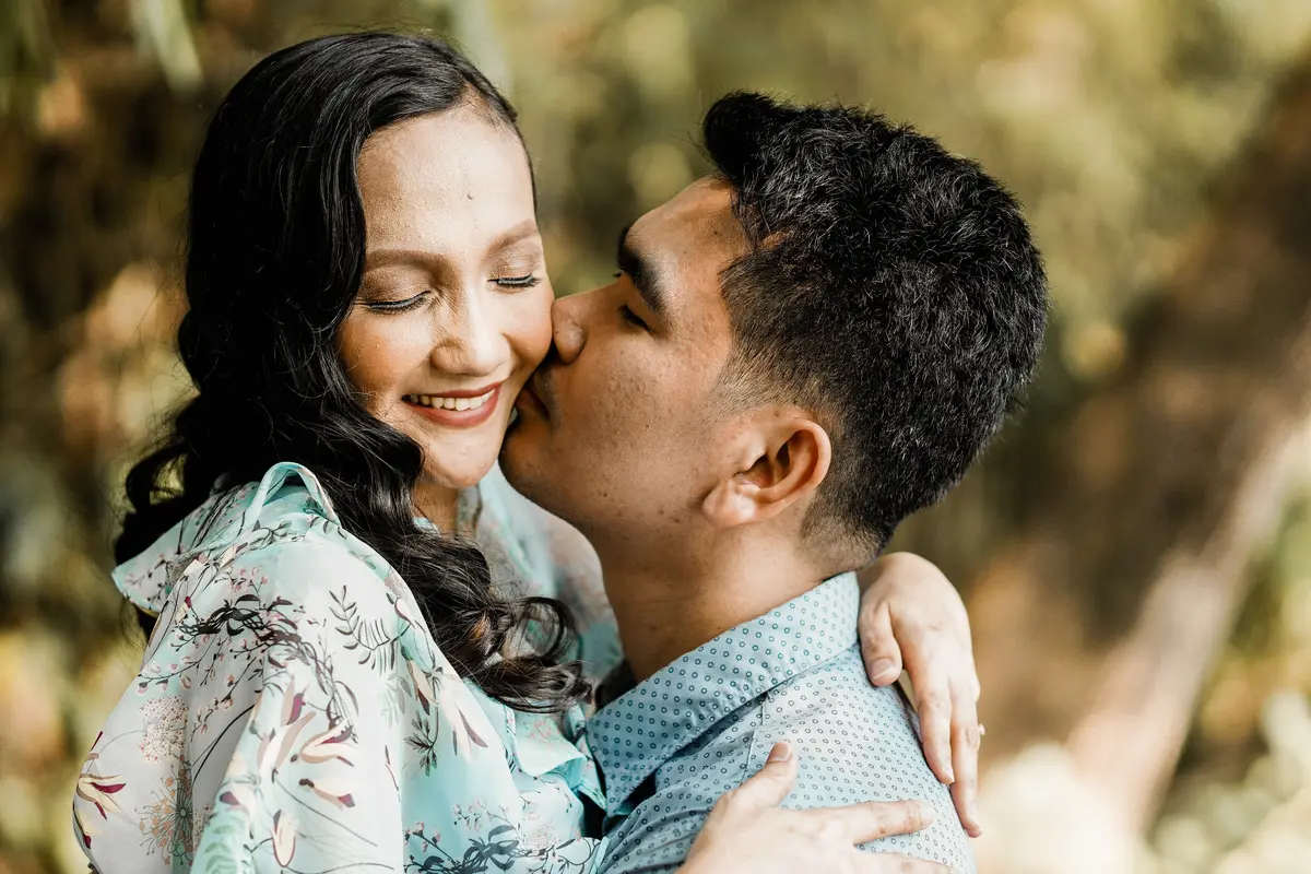 pasangan cinta bahagia