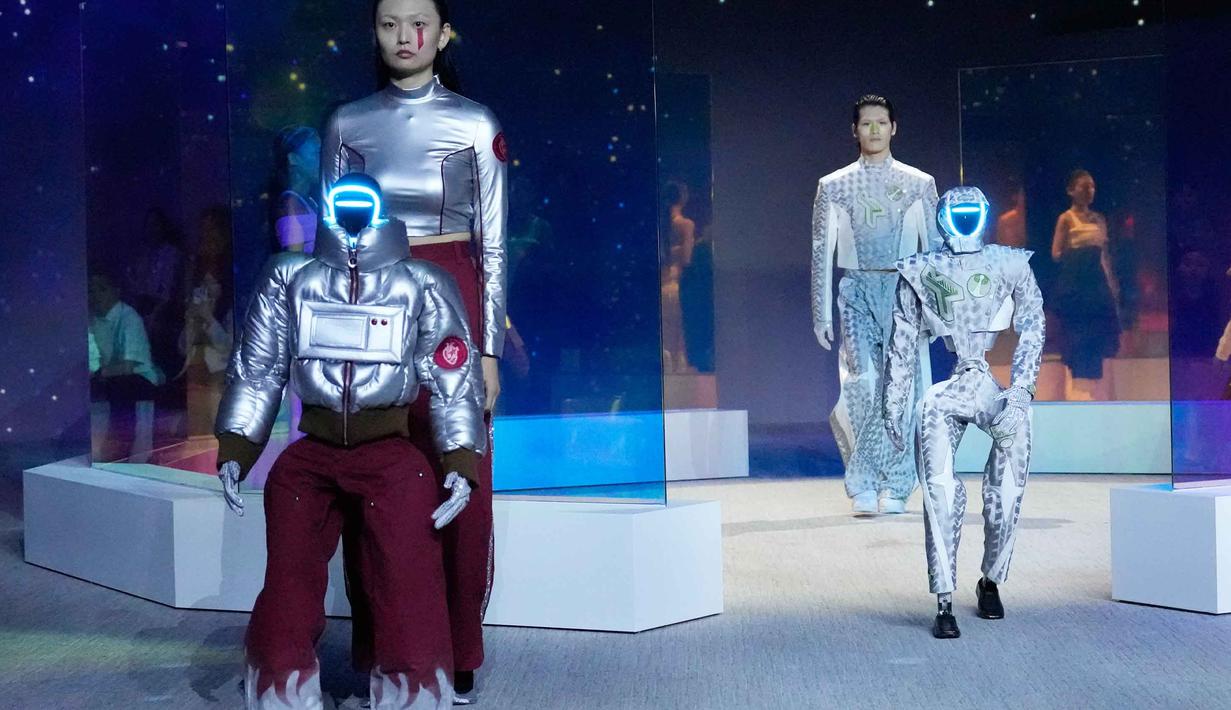  Physical AI Fashion Show dari Galaxy Corporation di Seoul, Korea Selatan, Kamis 28 Mei 2026. (AP Photo/Ahn Young-joon)