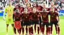 Para pemain starting XI Timnas Belgia berfoto bersama jelang dimulainya laga Grup E Euro 2024 menghadapi Timnas Slovakia di Waldstadion, Frankfurt, Jerman, Senin (17/6/2024). (AFP/Javier Soriano)