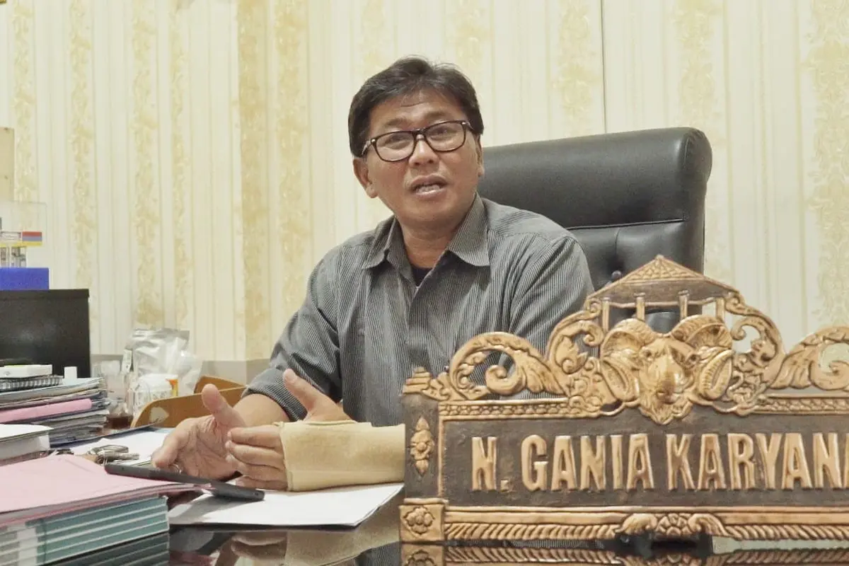 kebijakan untuk menutupi kelangkaan migor termasuk soal harga HET Rp 11.500 per kilogram (Kg), belum memberikan solusi bagi masyarakat Garut. Saat ini rata-rata (HET) migor di Garut rata-rata berada atas Rp15.000 per kg.