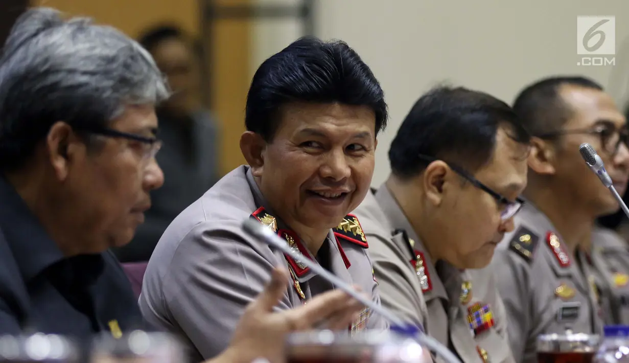 Wakapolri Komjen Ari Dono saat mengikuti rapat kerja bersama Komisi III DPR di Kompleks Parlemen, Senayan, Jakarta, Senin (17/6/2019). Rapat tersebut membahas anggaran untuk Polri dan Kejaksaan Agung pada 2020. (Liputan6.com/JohanTallo)
