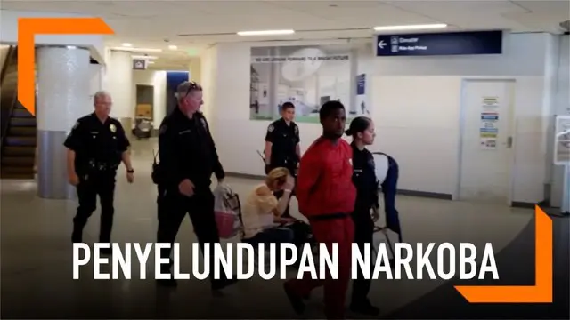 Seorang pria ditangkap polisi di Bandara Los Angeles (LAX). Ia diduga membawa narkotika jenis mariyuana.