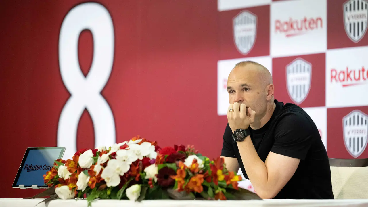Foto: Dengan Berderai Air Mata, Andres Iniesta Mengkonfirmasi Perpisahannya dengan Vissel Kobe