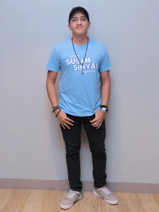 "Apa ya kebanggaan buat gue, soalnya sejak Cek Toko Sebelah akhirnya sekarang gue mainnya di film Susah Sinyal, menurut gue banyak level sih yang gua rasakan," kata G Pamungkas di XXI Epicentrum, Jakarta, Jumat (15/12/2017). (Adrian Putra/Bintang.com)