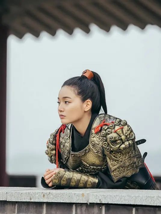 Ia juga mengakui selalu mencari nasihat soal akting dari IU yang membuat aktingnya menjadi lebih baik. Dan kabarnya ia benar-benar sangat menyukai hal tersebut. (Instagram/z_hera)