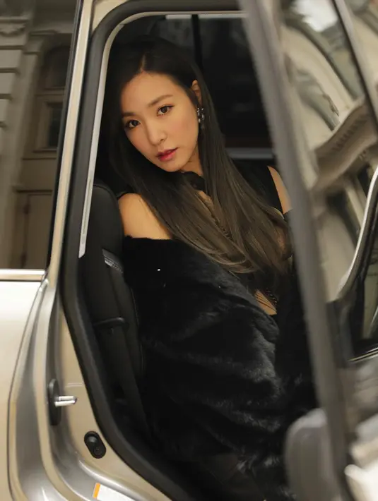 Tiffany SNSD mengaku jika ia melewati masa sulit berkat musik."Aku menemukan kedamain dalam musik saat menghadapi masa-masa sulit di hidupku, saat ibuku meninggal mendadak," ungkapnya. (Foto: instagram.com/tiffanyyoungofficial)
