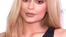 Bagaimana tidak, Kylie selalu tampil sempurna dengan berbagai warna lipstick yang menghiasi bagian bibir seksinya. (AFP/Bintang.com)