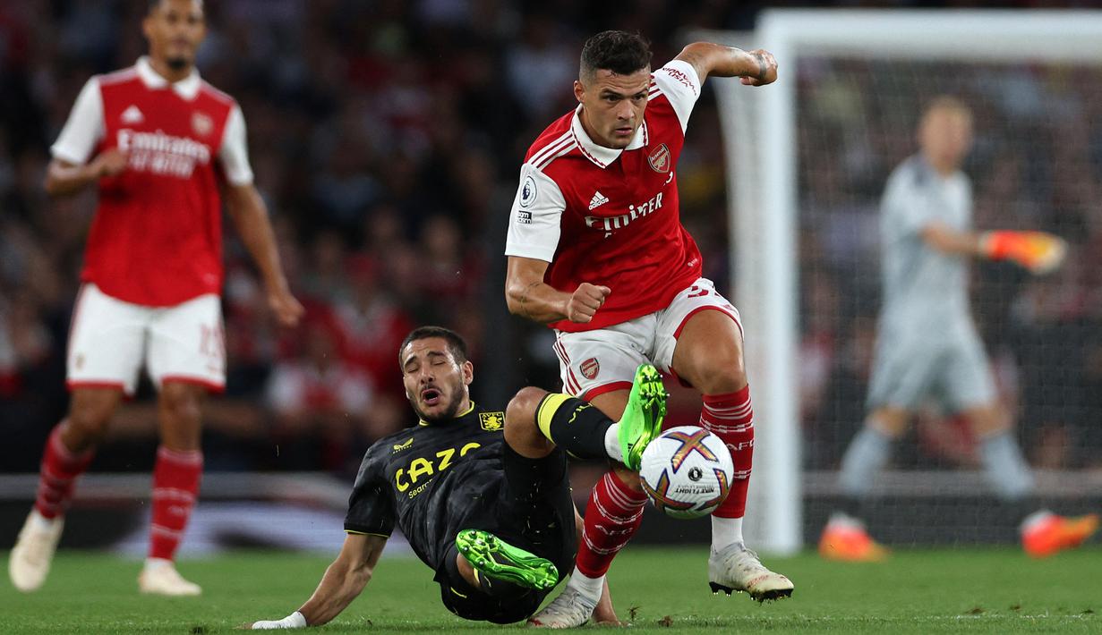 Di sisa waktu babak pertama Arsenal terus menekan Aston Villa untuk mencari gol tambahan. Namun usaha Granit Xhaka dkk masih mampu dibendung barisan belakang Aston Villa yang bermain disiplin. (AFP/Adrian Dennis)