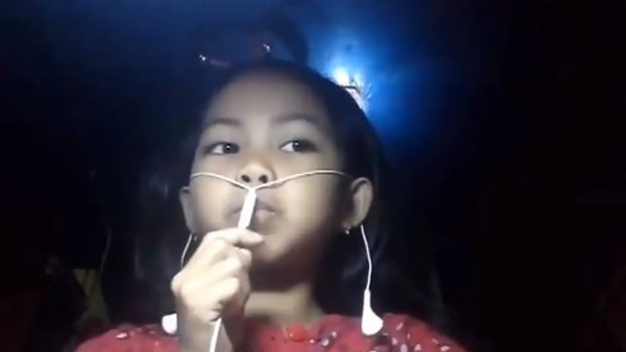 video ASMR review makanan