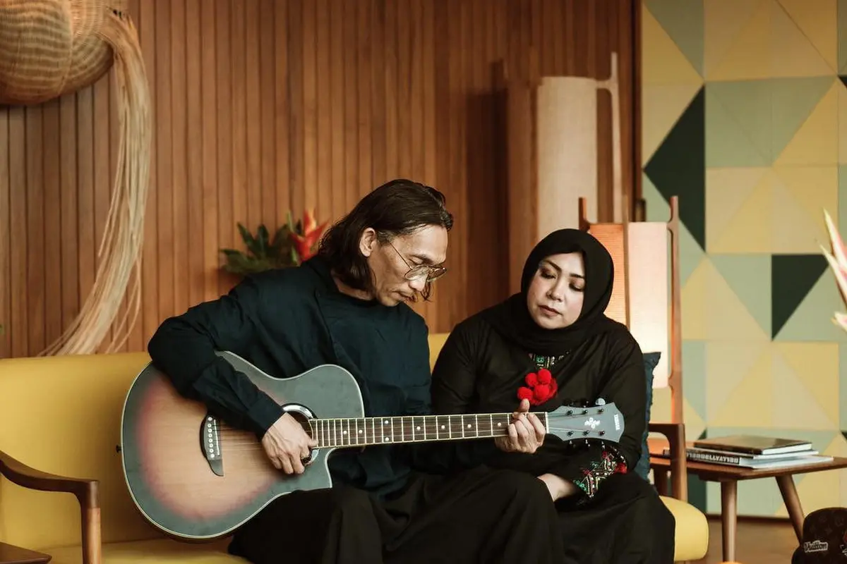 Anniversary Pernikahan Ke-25, Ini 7 Pemotretan Melly Goeslaw dan Anto Hoed