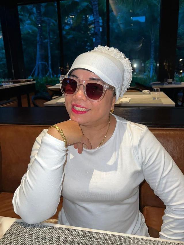 6 Gaya Dewi Zuhriati Oma Gala Tampil Kekinian Bak Anak Muda