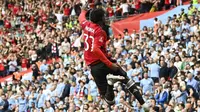 Selebrasi Kobbie Mainoo saat mencetak gol untuk Manchester United ke gawang Manchester City di final Piala FA 2023/2024 di Stadion Wembley, Sabtu (25/5/2024) malam WIB. (AFP/Justin Tallis)