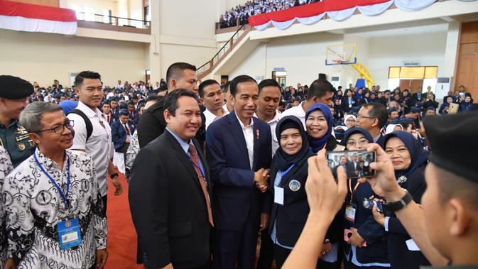 Jokowi: Kabar Penghapusan Tunjungan Profesi Guru Itu Hoaks