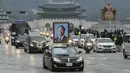 Iring - iringan mobil Jenazah mantan Presiden Korea Selatan Kim Young - sam saat perjalanan menuju pemakaman nasional di Seoul , Korea Selatan, (26/11). Kim Young - sam  meninggal dunia di usia ke-87. (REUTERS/Han Jong - chan)