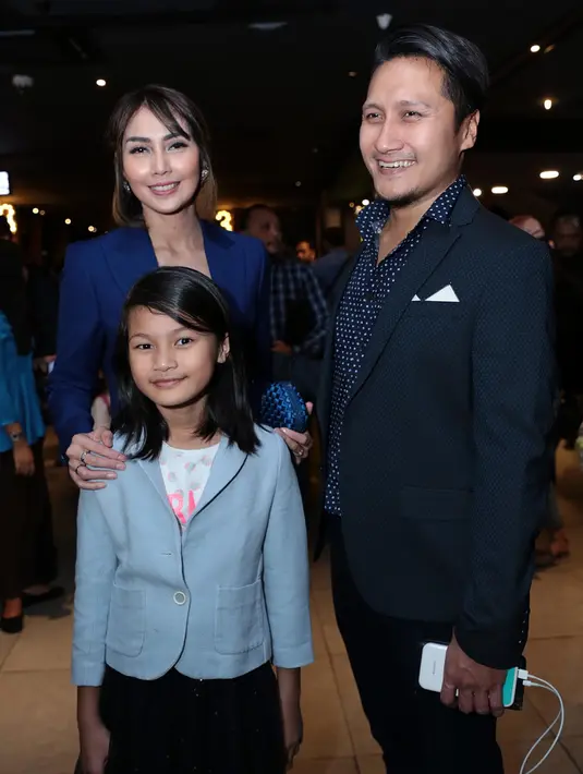 Film Surat Kecil Untuk Tuhan dibintangi oleh Bunga Citra Lestari dan Joe Taslim. Film garapan Fajar Bustomi produksi Falcon Pictures itu akan mulai ditayangkan pada Hari Raya Idul Fitri, atau tanggal 25 Juni 2017. (Deki Prayoga/Bintang.com)