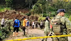 Tebing 30 Meter Longsor Tutup Jalan Dua Desa di Magetan