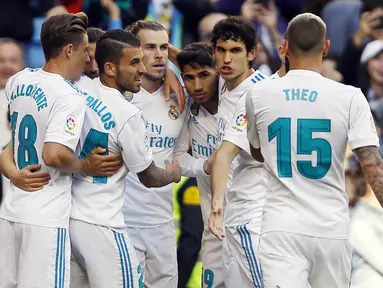 Para pemain Real Madrid merayakan kemenangan atas Leganes pada laga La Liga di Santiago Bernabeu, Sabtu (28/4/2018). Real Madrid menang 2-1 atas Leganes. (AP/Francisco Seco)
