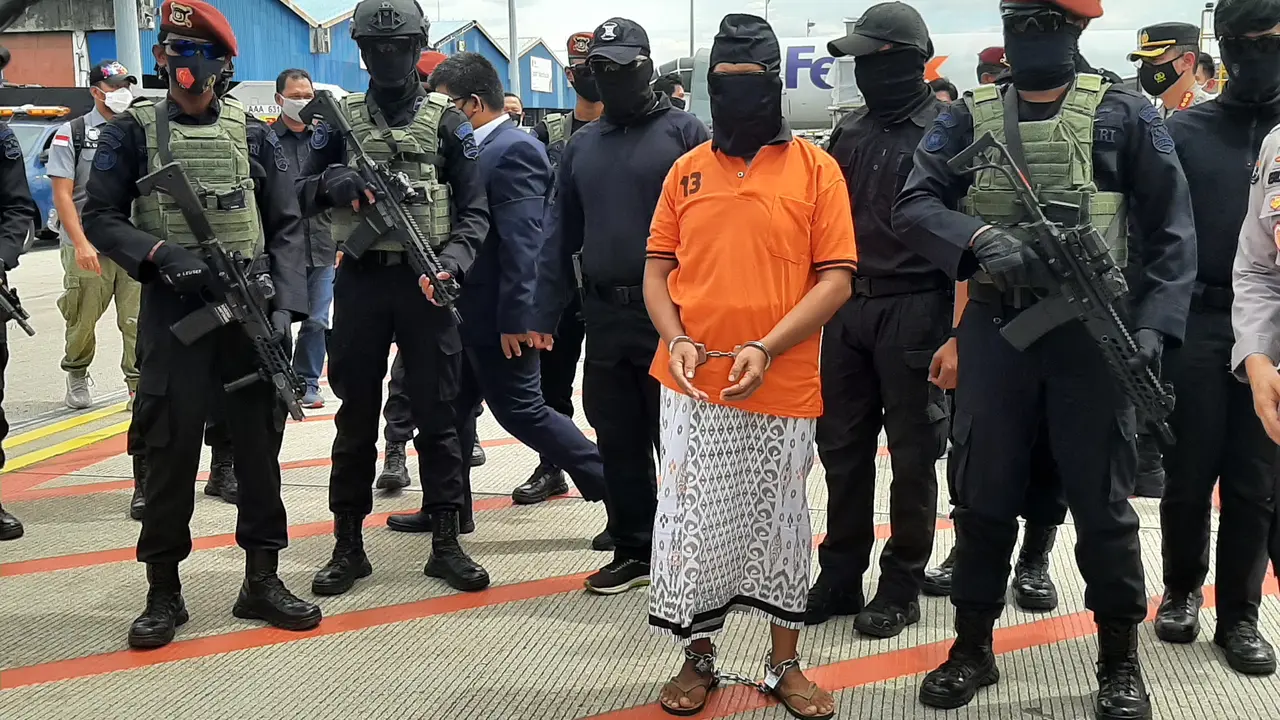 Zulkarnaen alias Arif Sunarso, terduga teroris jaringan Jamaah Islamiyah Lampung (JI) buron kasus bom Bali I