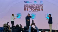 Menteri BUMN Erick Thohir meremikan dimulainya pembangunan (groundbreaking) BSI Tower, di Jalan Merdeka Selatan, Jakarta Pusat, Kamis (9/11/2023).(Arief/Liputan6.com)