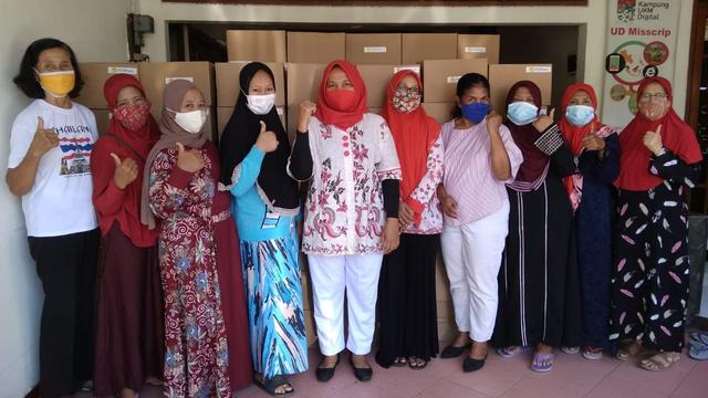 Choirul Mahpuduah (53 tahun), sukses membangun komunitas usaha “Kampung Kue” di Surabaya, Jawa Timur.