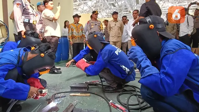 Pelatihan Las di Balan Poliran Polda Banten. (Jumat, 02/05/2025). (Yandhi Deslatama/Liputan6.com).