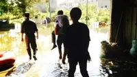 Digendong Korban Banjir Saat Blusukan, Pejabat China Dipecat