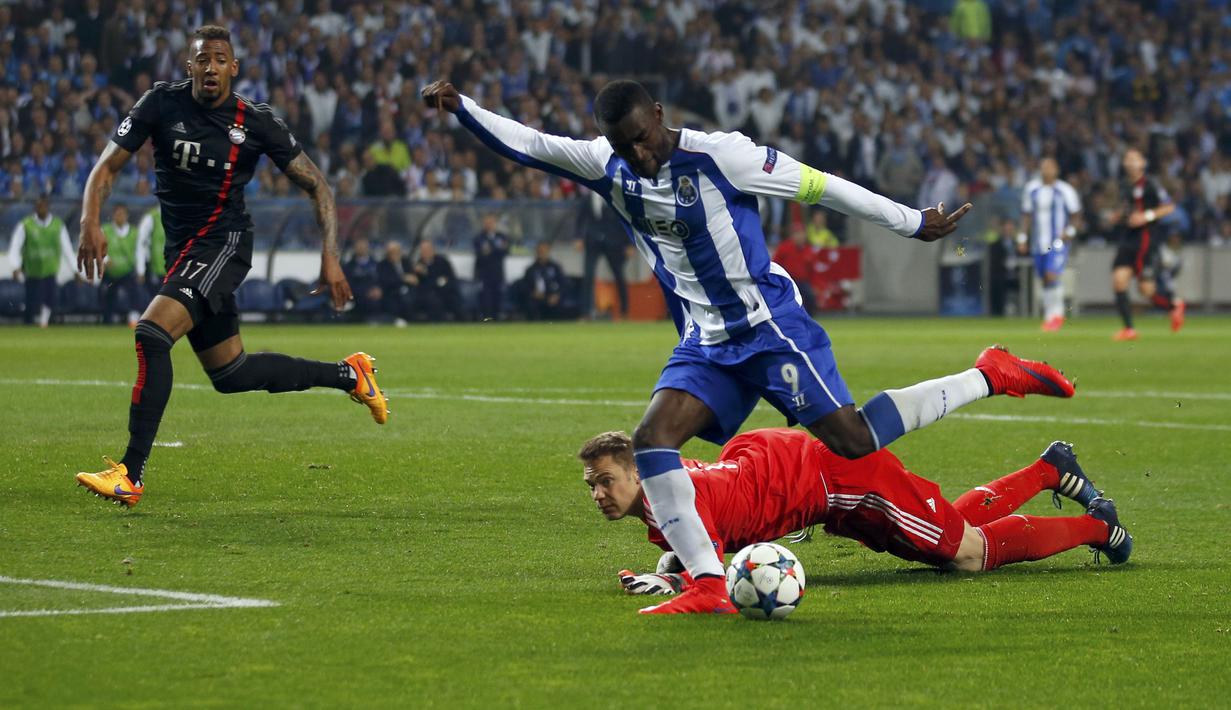 Jackson Martinez mencetak gol ketiga ke gawang Bayern Muenchen  (REUTERS/Miguel Vidal)