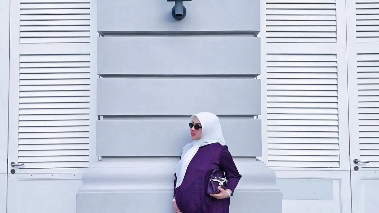 8 Potret Syahrini di Kehamilan 8 Bulan, Sudah Siapkan Kamar Bayi