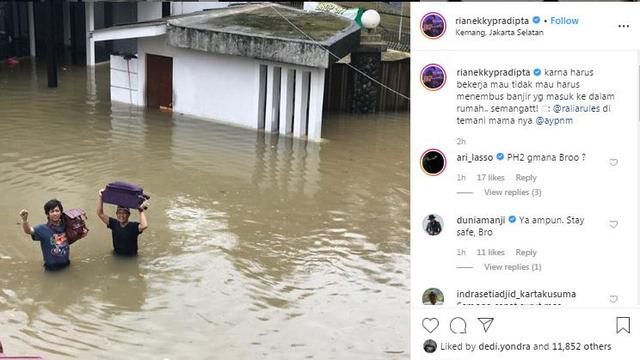 Rian D'Masiv terendam banjir. (Foto: Dok. Instagram @rianekkypradipta)