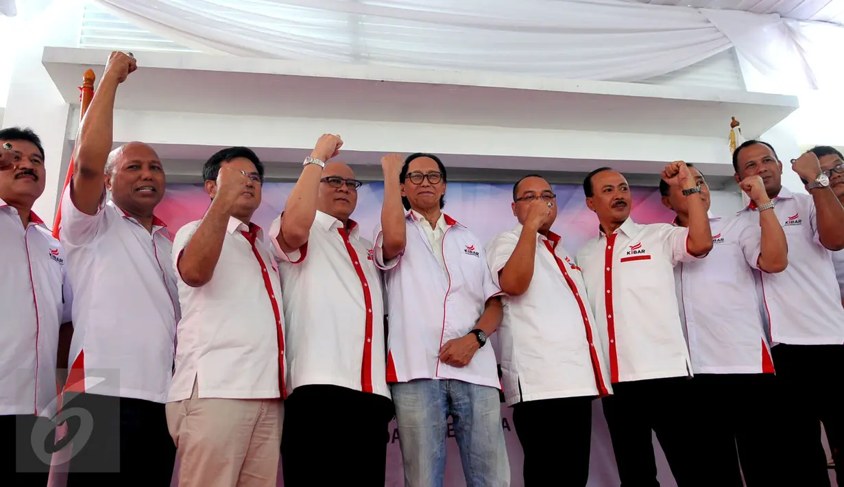 Koalisi Bersama Rakyat (KIBAR) telah meresmikan para anggota-anggota nya di acara KIBAR di kawasan, Menteng Jakarta Pusat, (17/01/16). Kibar berdiri karena terpanggil untuk membangun ekonomi di Indonesia yang lebih baik. (Liputan6.com/Faisal R Syam)