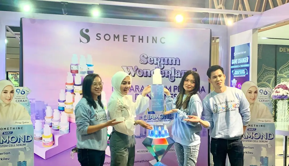 Sebagaimana yang diketahui, ia kini didapuk menjadi Brand Ambassador merek kosmetik lokal tersebut. (Foto: Fimela.com/Hilda Irach).