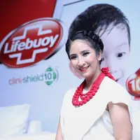 Pernikahan Novita Angie dan Sapto dikaruniai sepasang anak yang kian tumbuh dewasa. (Adrian Putra/Bintang.com)